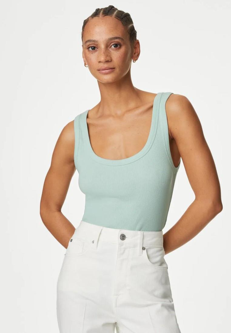 EX M&S ärmelloses geripptes Damenoberteil mit U-Ausschnitt und hohem Baumwollanteil Slim Fit Trägertop - Bild 32 von 39