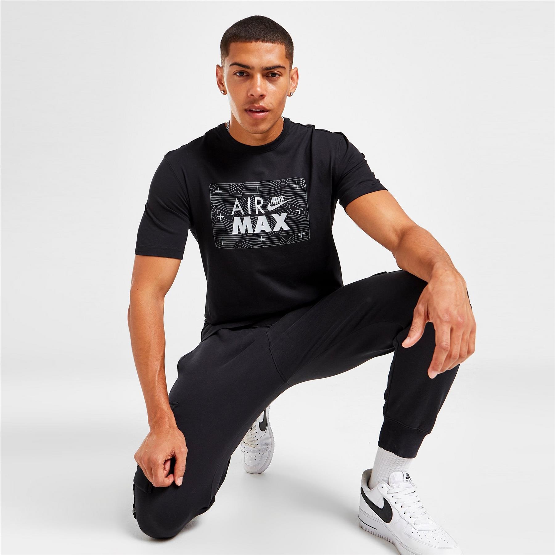 T-shirt sportiva Nike Air Max da uomo manica corta collo a equipaggio abbigliamento attivo maglietta casual - Foto 2 di 18