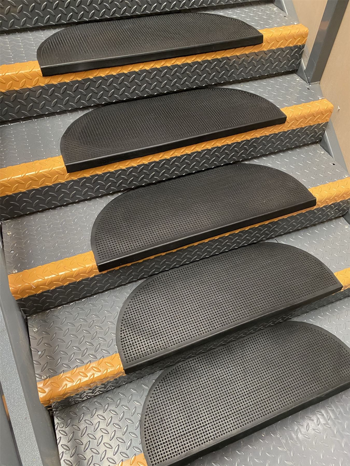 Rubber Stair Tread Heavy Duty NonSlip Stair Pads, Outdoor & Indoor