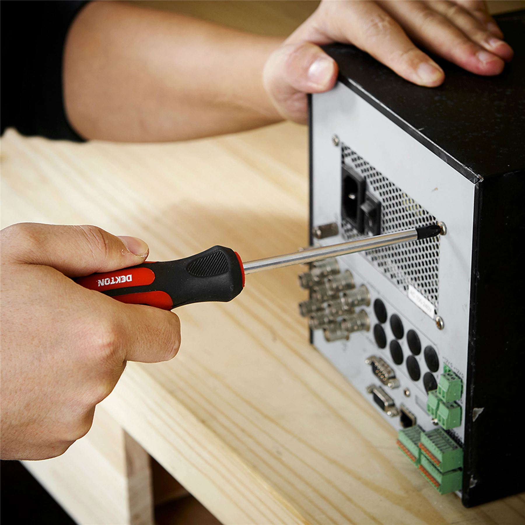 Dekton 9pc Screwdriver Set Tips Phillips Slotted Stubby