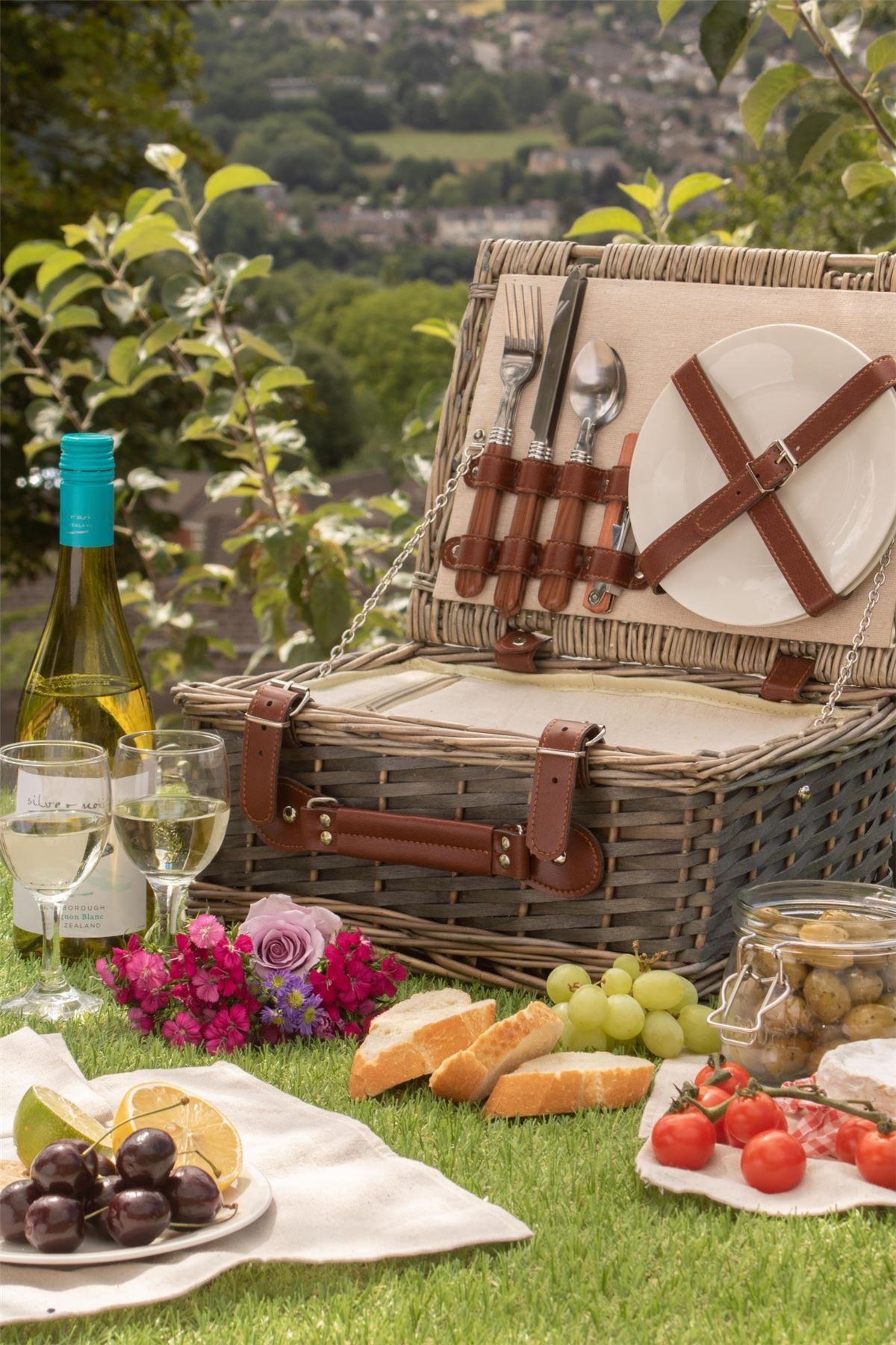 Wrenbury Picnic Hamper for 2 4 6 People Storage Basket Willow Tartan