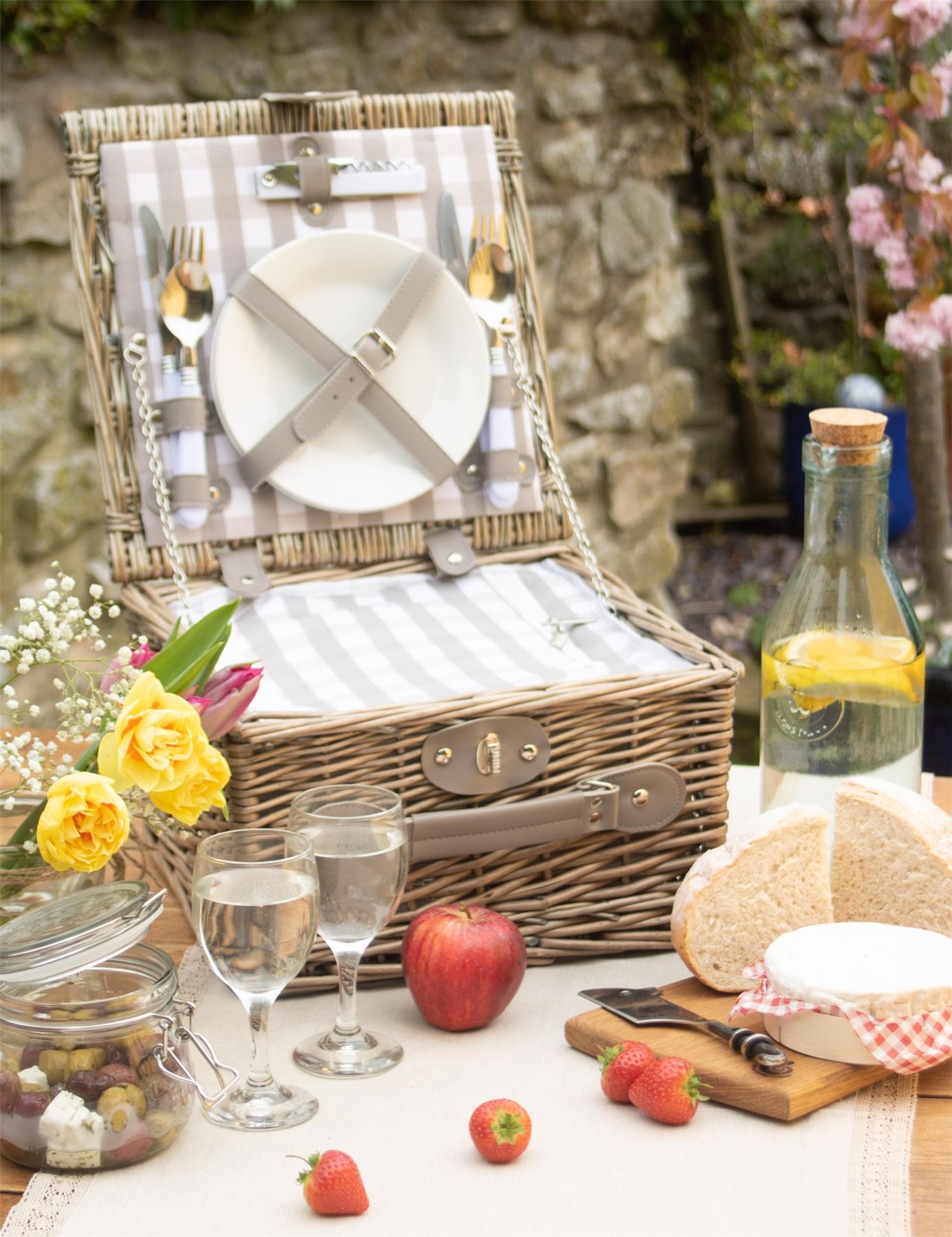 Wrenbury Picnic Hamper for 2 4 6 People Storage Basket Willow Tartan