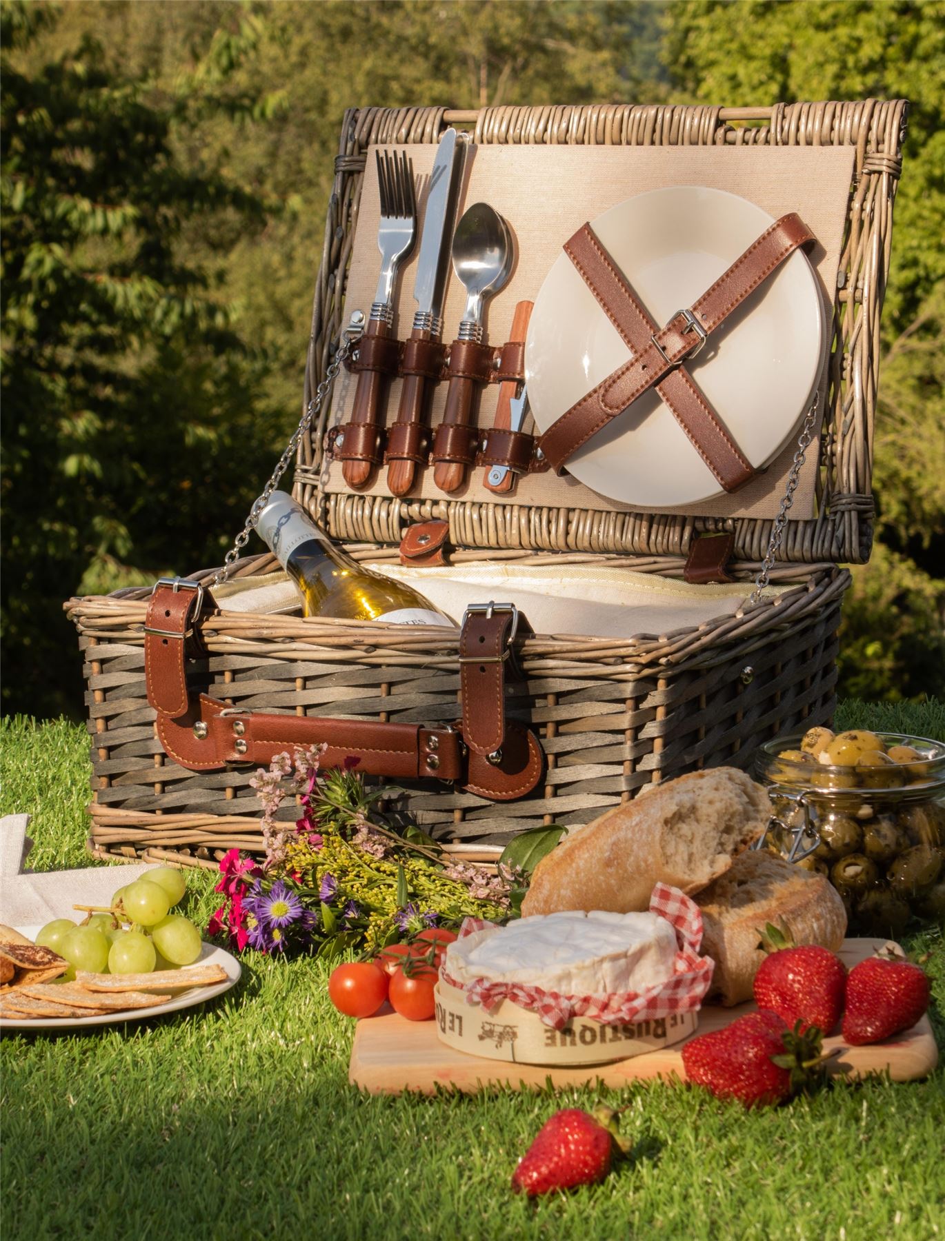 Wrenbury Picnic Hamper for 2 4 6 People Storage Basket Willow Tartan