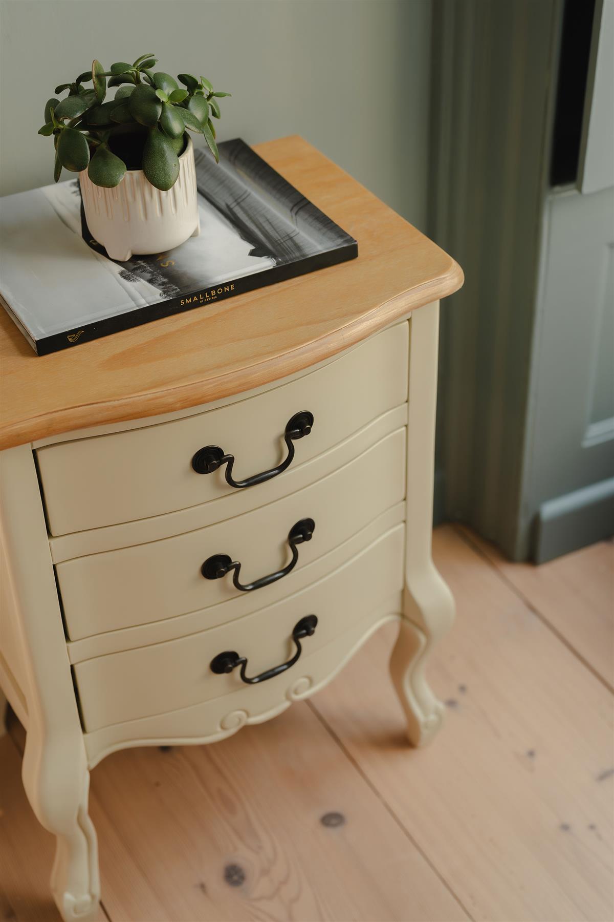 Shabby Chic Champagne Furniture, cream chest of drawers, dressing table, chests - Picture 11 of 139