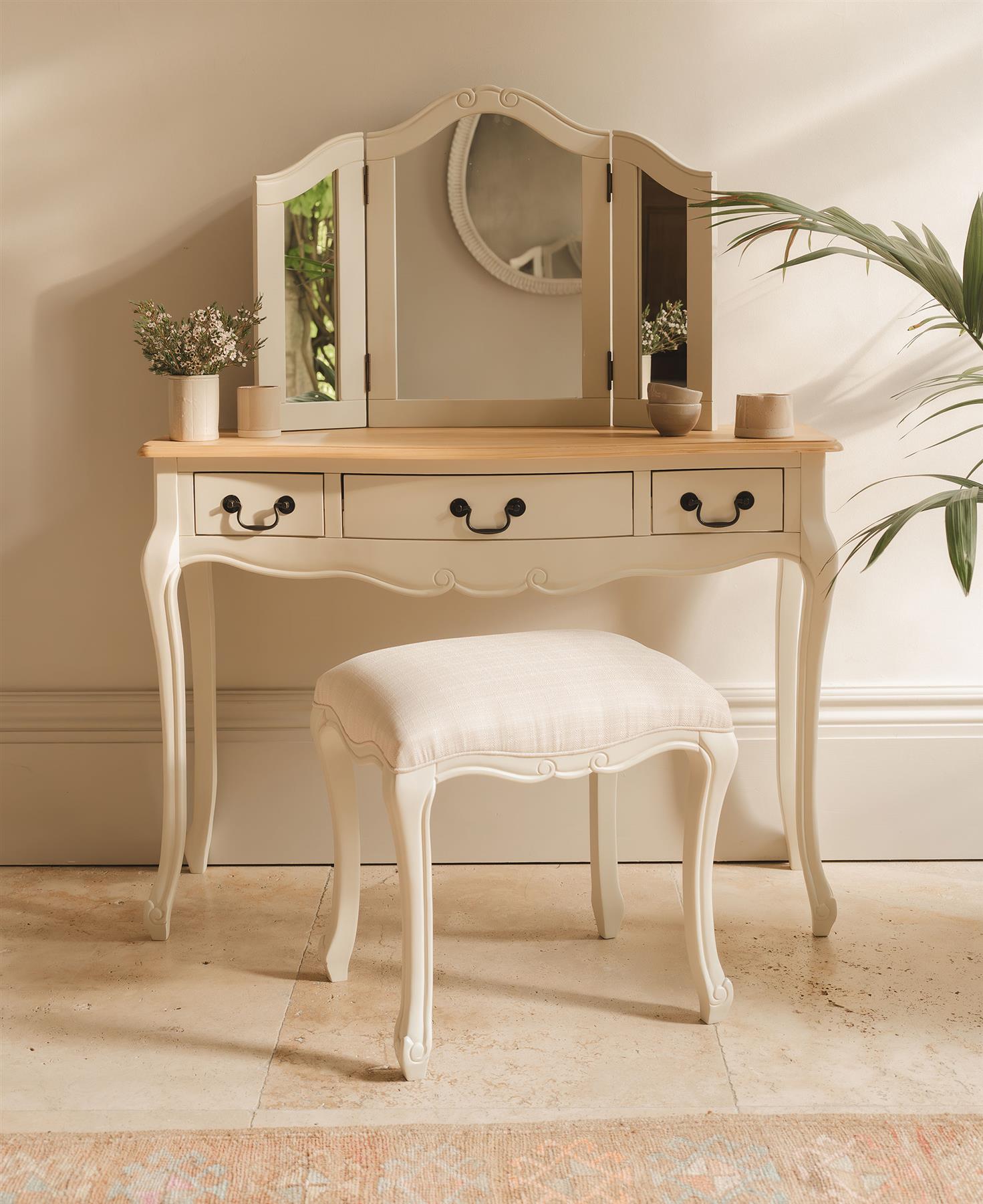 Shabby Chic Champagne Furniture, cream chest of drawers, dressing table, chests - Picture 47 of 139