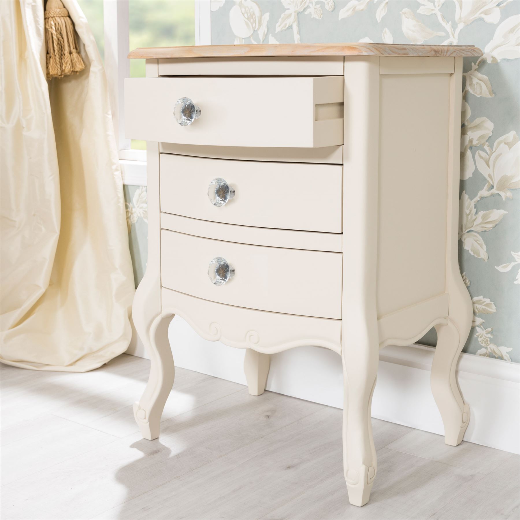 Cream Bedroom Furniture French Wooden Chest of Drawers Wardrobe Bedside