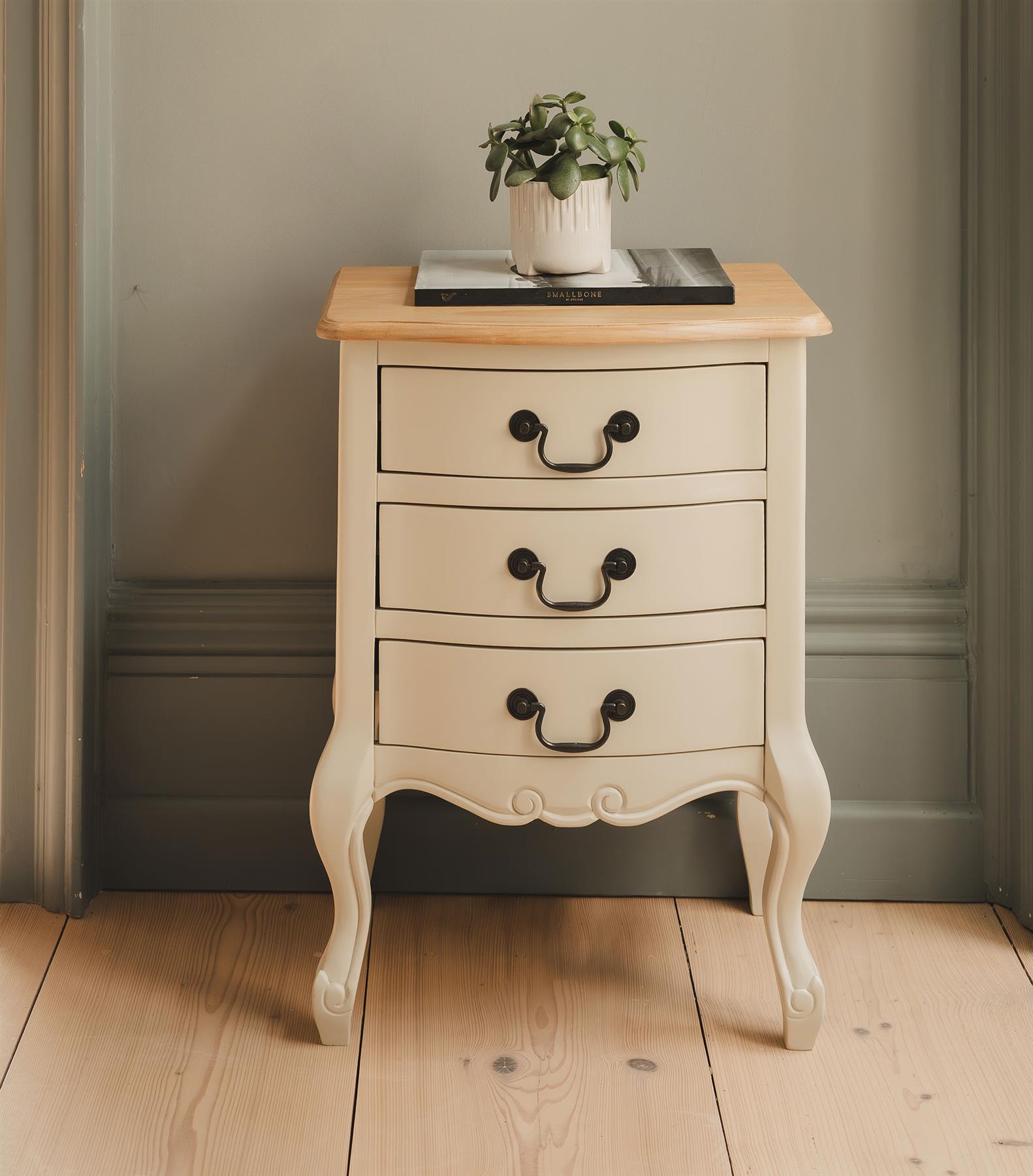 Shabby Chic Champagne Furniture, cream chest of drawers, dressing table, chests - Picture 10 of 139