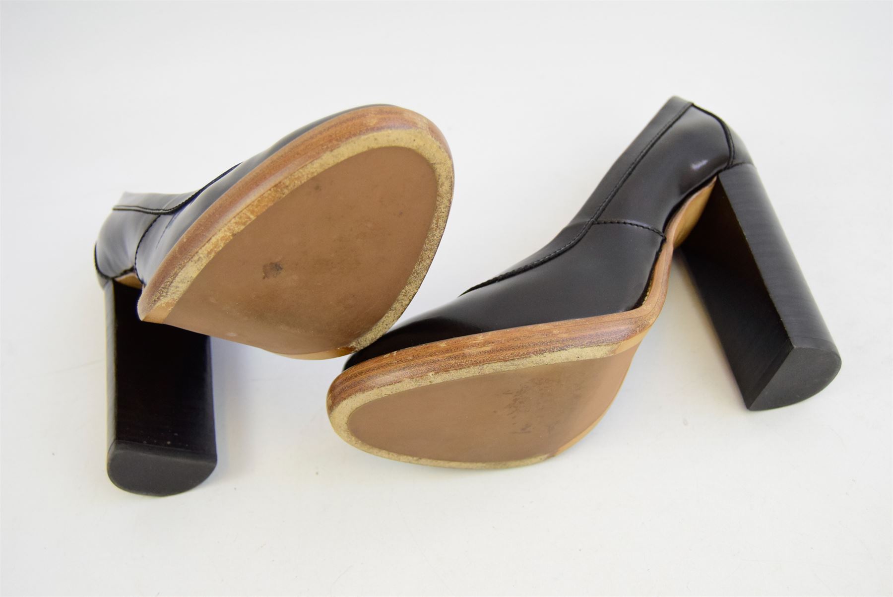 SALVATORE FERRAGAMO Vara In pelle bianca Laser Cut Pompe UK 5 US 8 EU 38 SALVATORE FERRAGAMO Vara In pelle bianca Laser Cut Pompe UK 5 US 8 EU 38