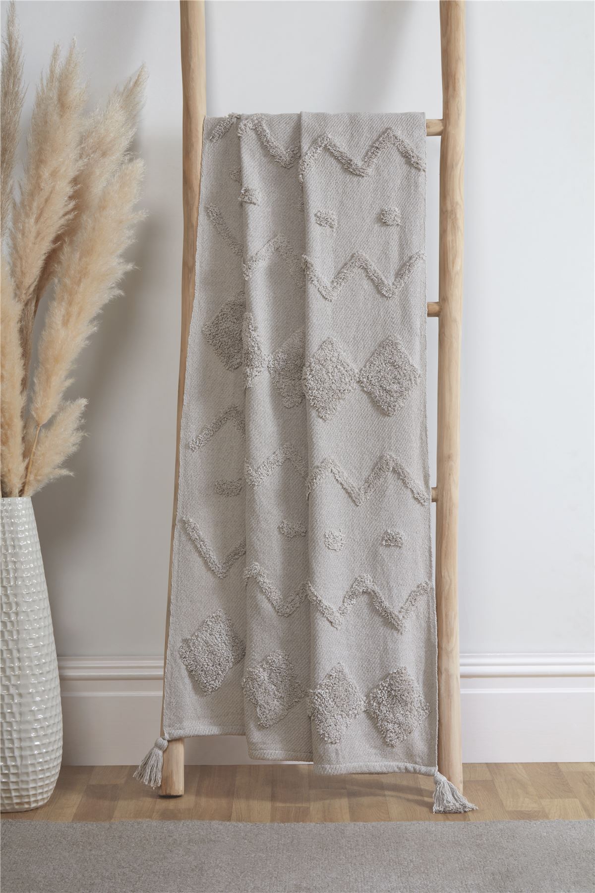 Juniper Tufted Throw - Picture 9 of 10