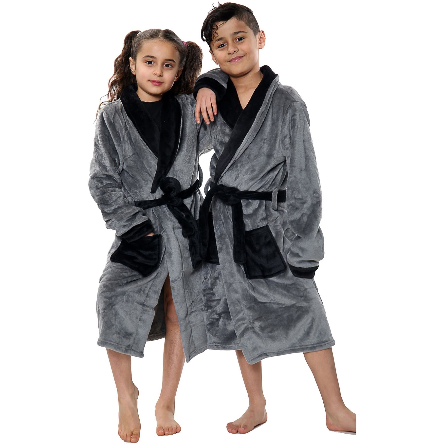 WUAI Kids Bathrobes Boys Girls Plush Soft Fuzzy Fleece Hooded Robe Beach Cover Up Pool wrap WUAI Kids Bathrobes Boys Girls Plush Soft Fuzzy Fleece Hooded Robe Beach Cover Up Pool wrap