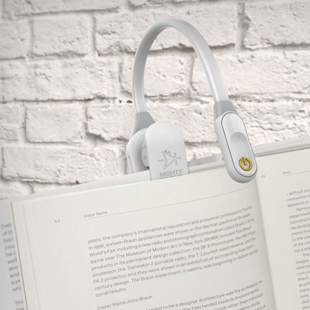 Mighty Bright WonderFlex 2 LED Clip On Book Light With Adjustable Silcone Neck - 第 17/20 張圖片