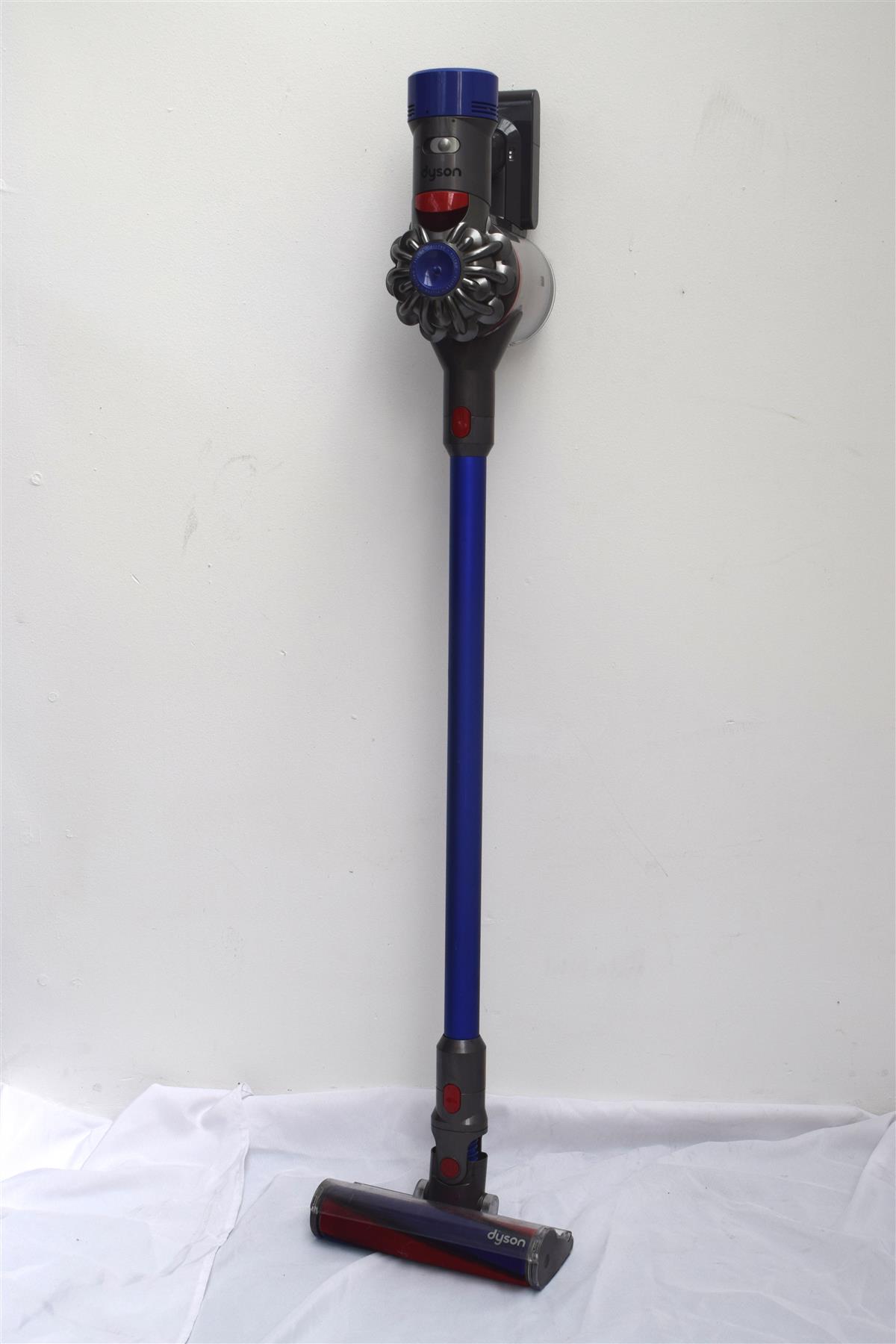 Dyson V8 Absolute Cordless Bagless Handheld Hoover Stick Vacuum Cleaner Serviced - Picture 14 of 61