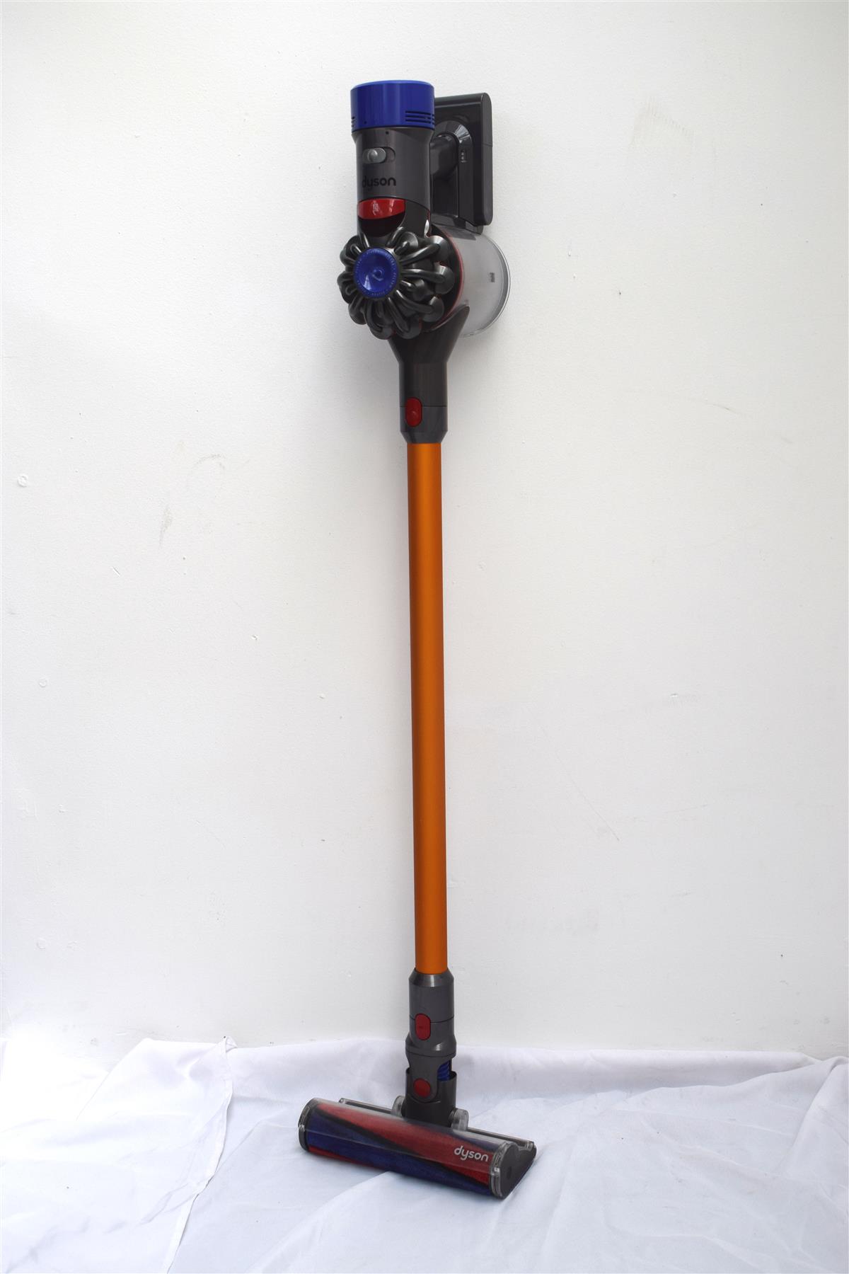 Dyson V8 Absolute Cordless Bagless Handheld Hoover Stick Vacuum Cleaner Serviced - Picture 38 of 61