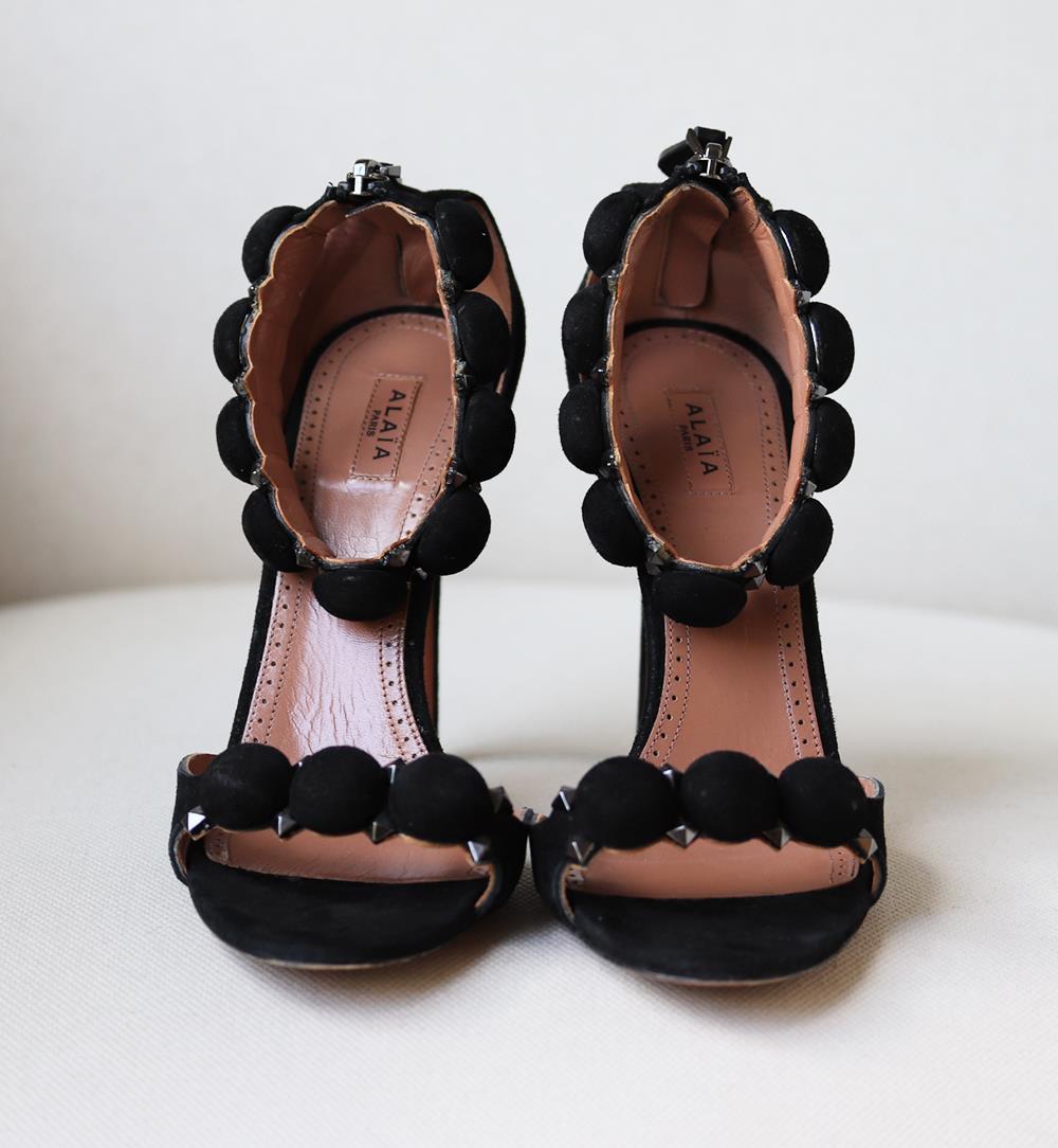 AZZEDINE ALAÏA BOMBE 110 STUDDED SUEDE SANDALS EU 38 UK 5