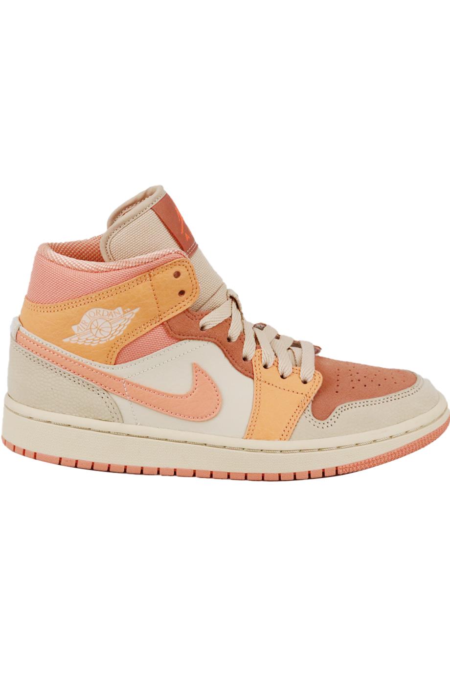 Amazon.com | Jordan Boy's Air 1 Mid SE (Big Kid) White/Black