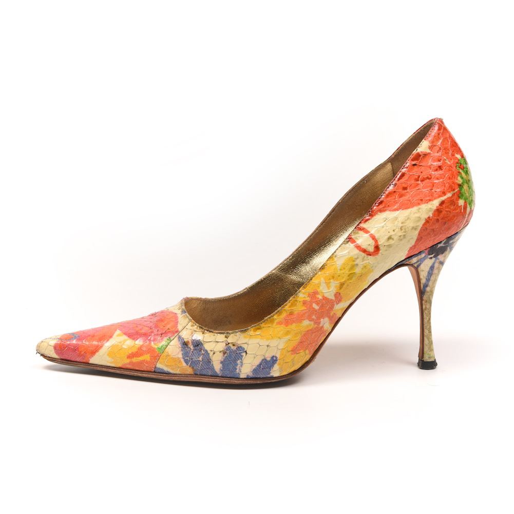 floral pattern pumps