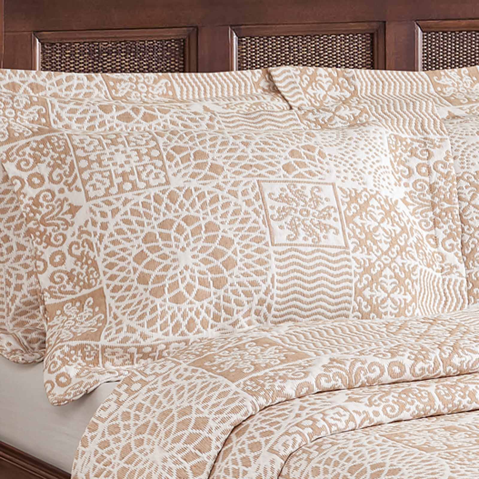 Beige Patchwork Bedspreads Vintage Style Lace Design Bed Throw Blanket