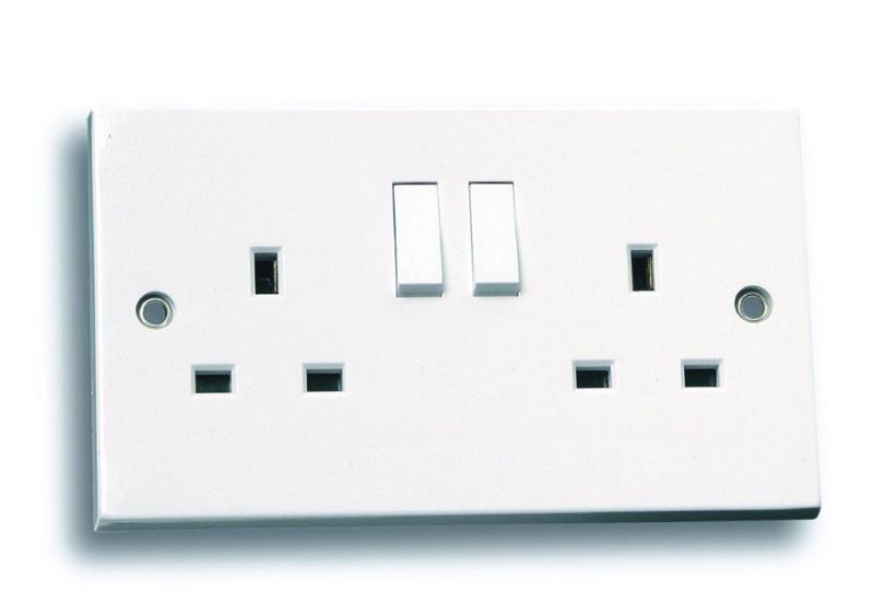 13a Double Twin Plug Wall Socket Outlet Switched In White