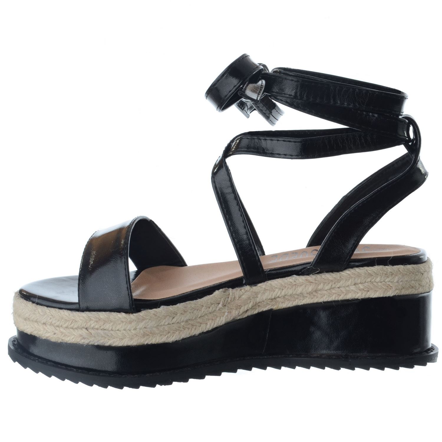 Trendy Flat Sandals For Spring-Summer Vacation 2018 | FashionGum.com