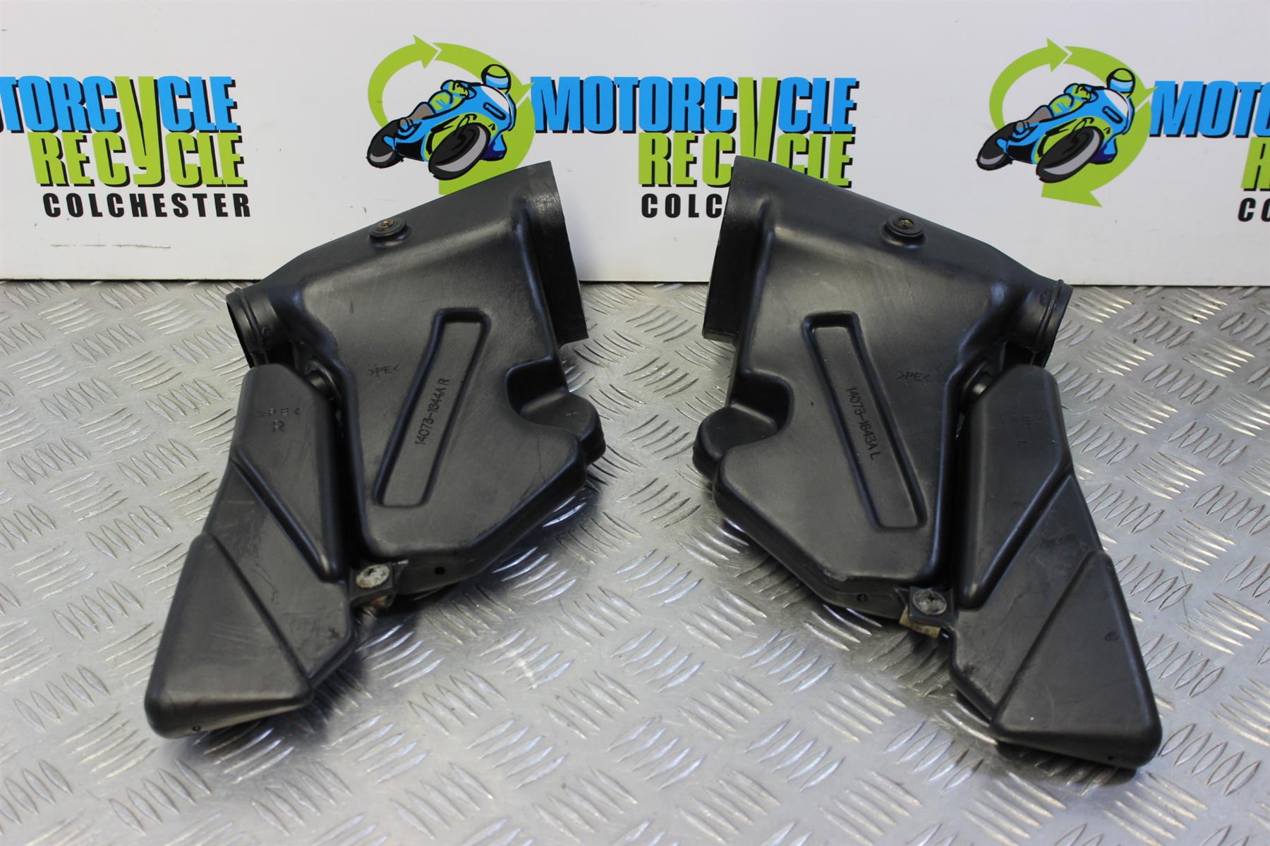 Kawasaki ZX 7 R Air Intake Ducts Front 1996 to 2003 ZX7R Ninja ZX