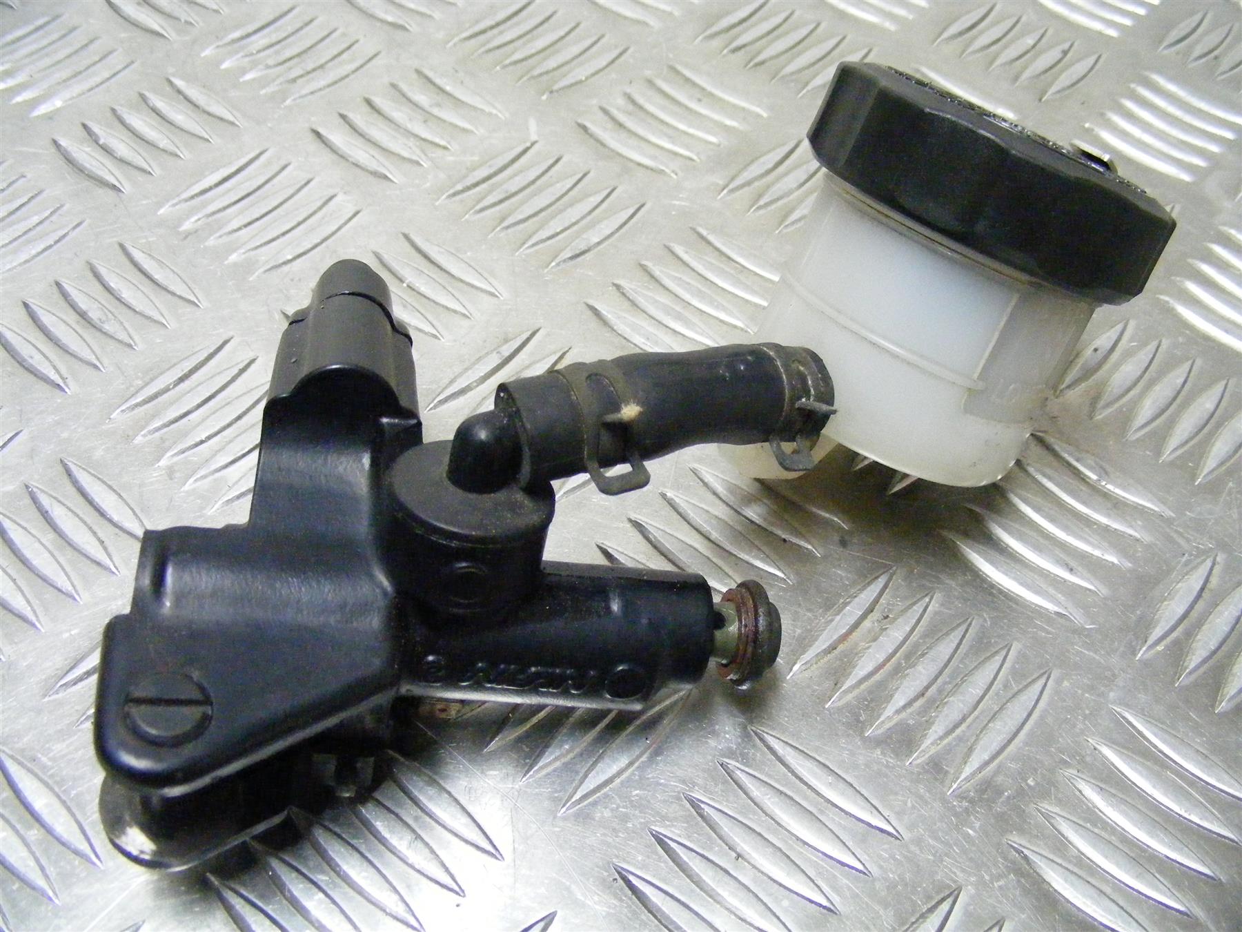 R1 Brake Master Cylinder Front Genuine Yamaha 20022003 708 eBay