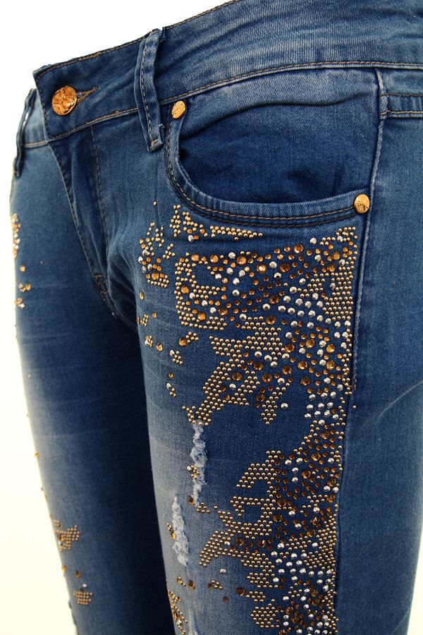 These jeans have a high rise, which includes a 2″ waistband. Belt loops appear around the circumference of the waistband. The jeans zip in front, and close with a .
