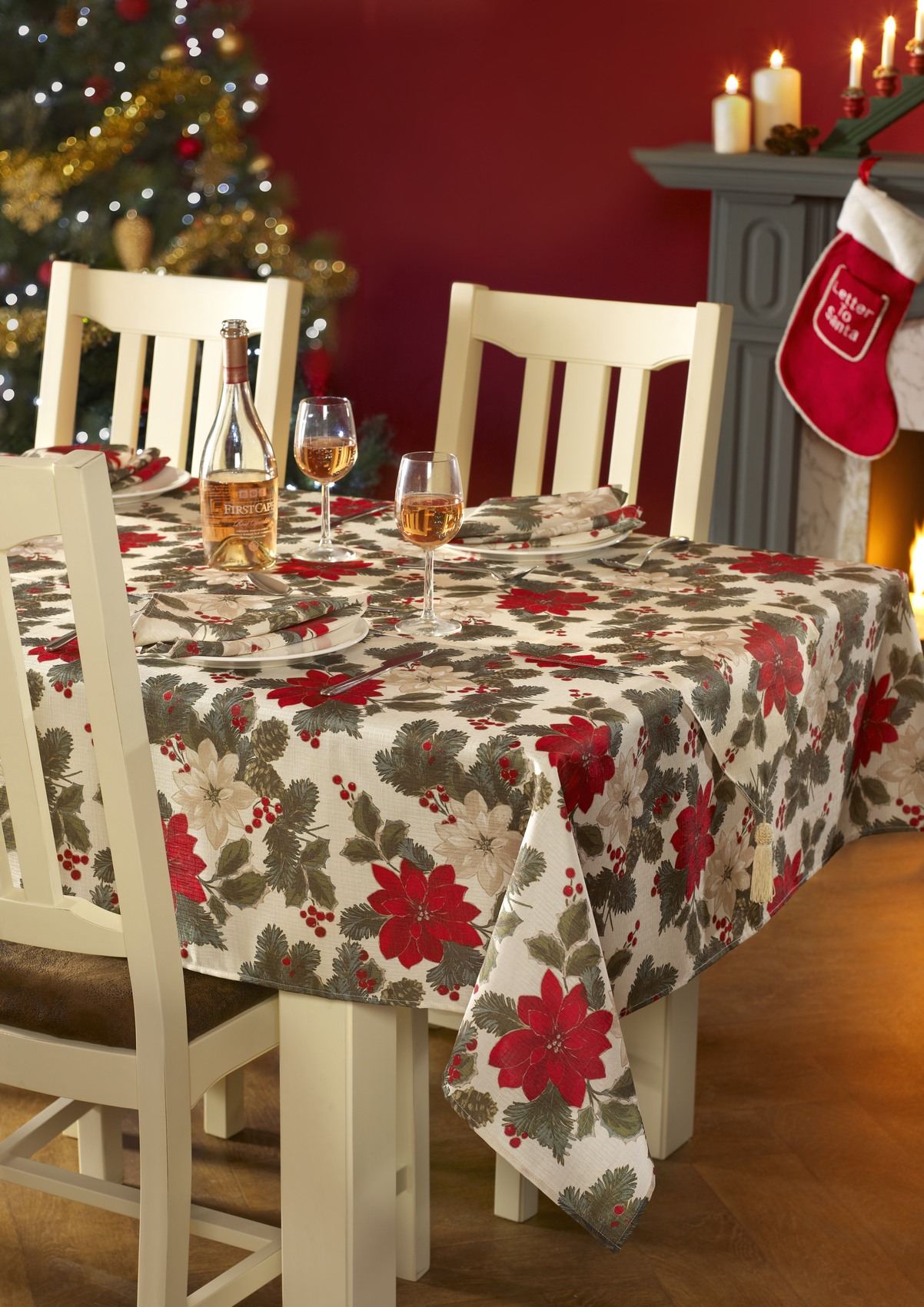 Christmas Xmas Table Cloths OR Runners OR Napkins Large Small Round Square Red eBay
