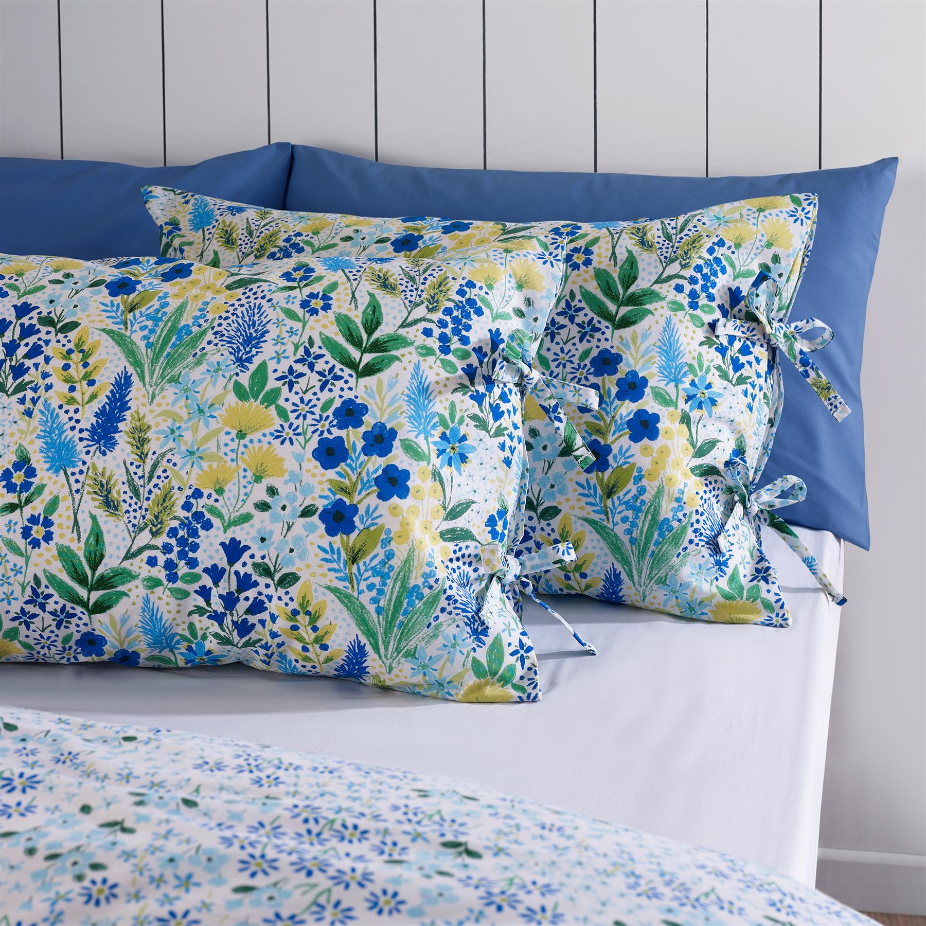 Catherine Lansfield Tilly Floral Duvet Cover Set Curtains Bedspread Reversible - Picture 13 of 44