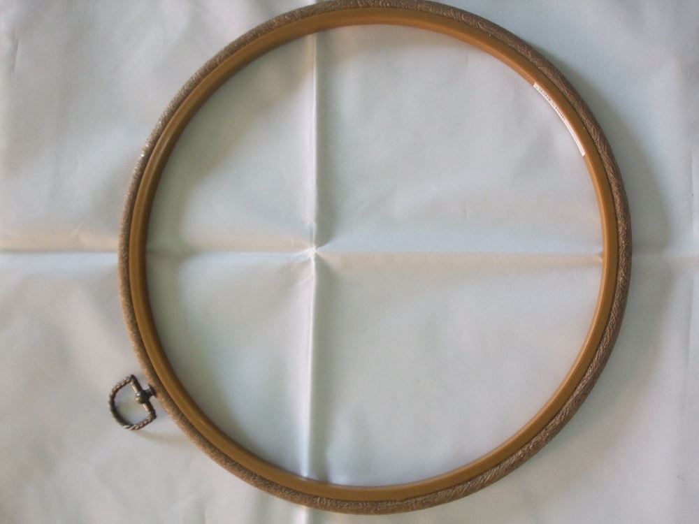 Siesta Woodgrain Effect Plastic Flexi Hoops for Embroidery and Cross Stitch - Picture 12 of 13
