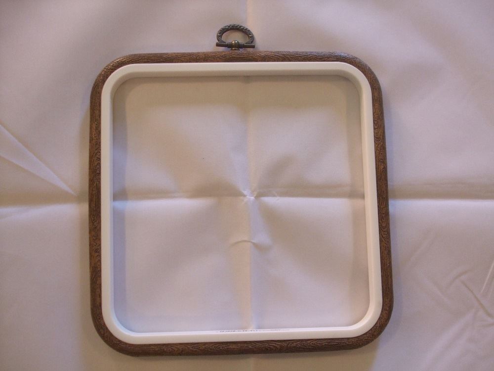 Siesta Woodgrain Effect Plastic Flexi Hoops for Embroidery and Cross Stitch - Picture 13 of 13