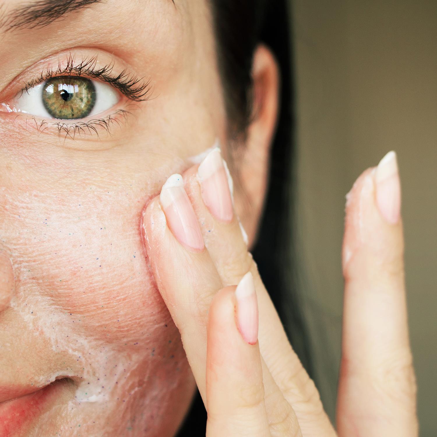 Simple Water Boost Hydrating Moisturisers, Cleanser & Face Mask For Dry Skin - Picture 32 of 89