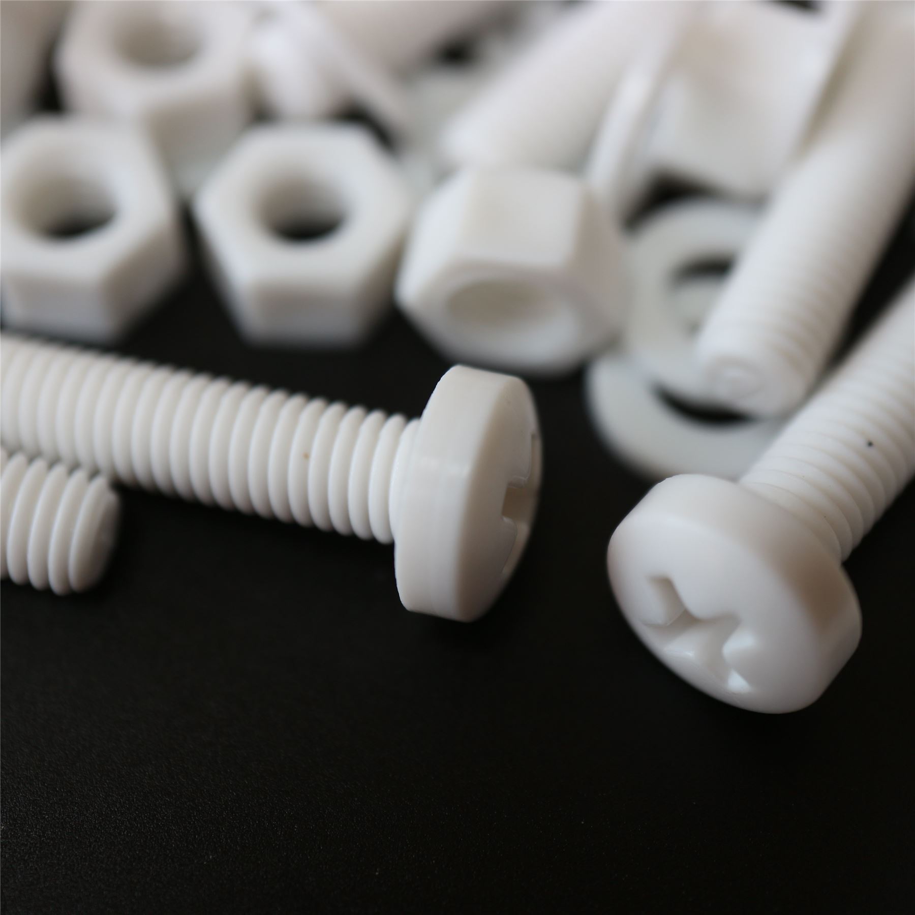 20x White Screws Plastic Nuts & Bolts, Washers, M5 x 20mm, Anti