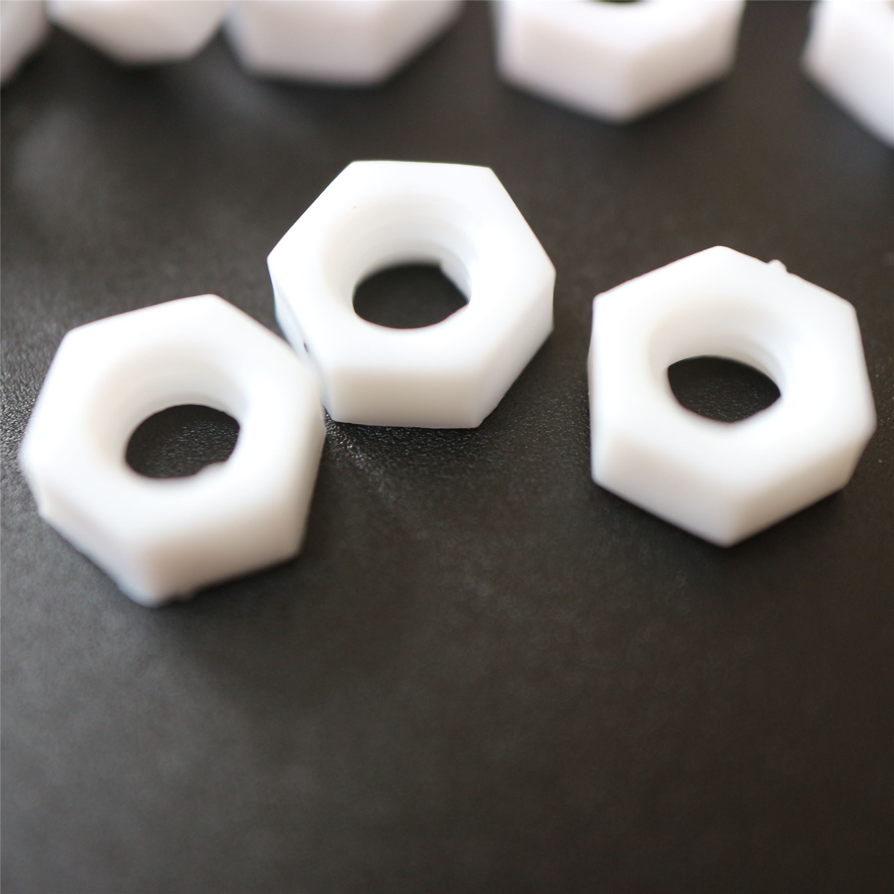 50x White Screws Polypropylene Plastic Nuts & Bolts, M4 x 20mm, Anti