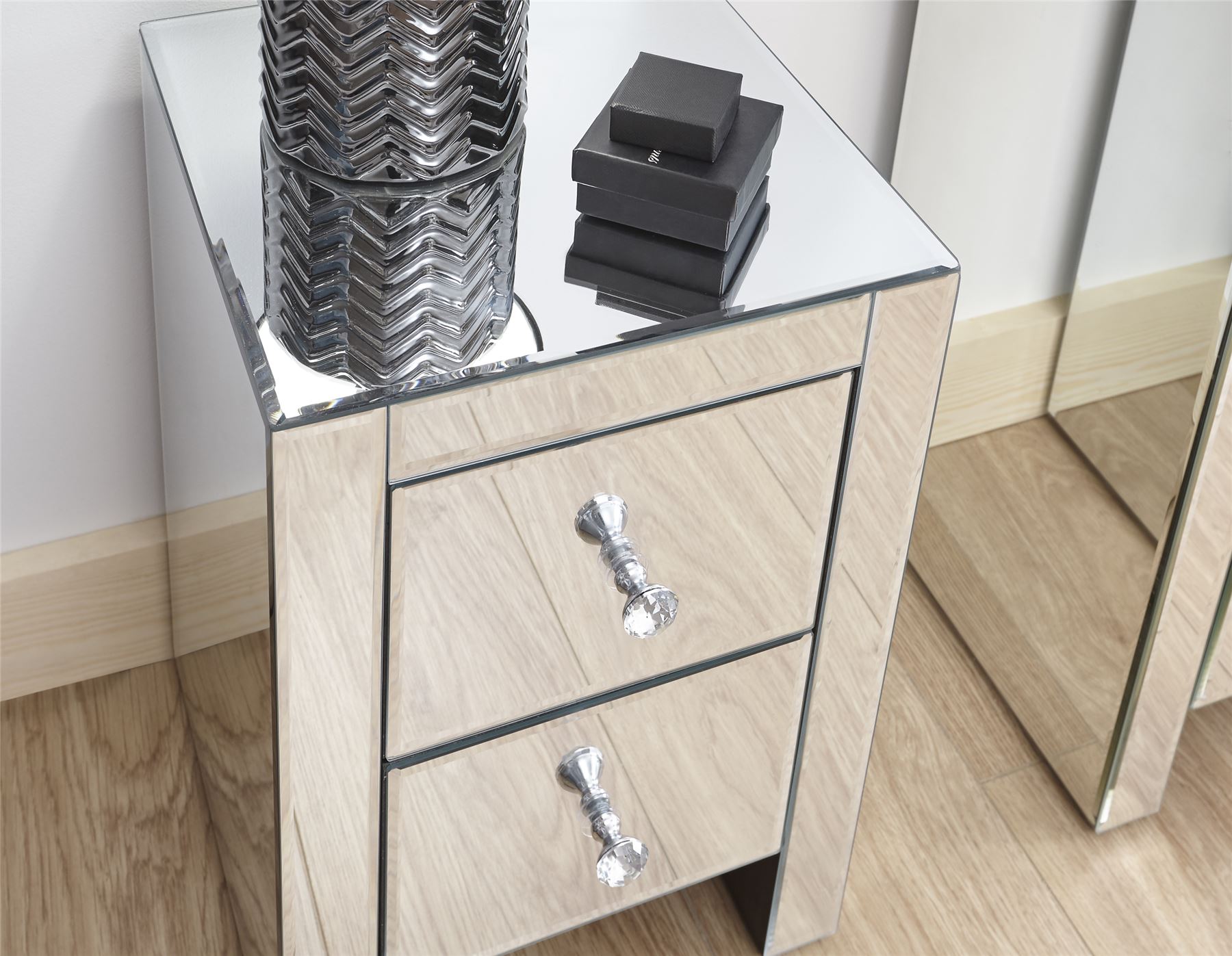 4 or 5 Clear Glass Slim Chest of Drawers 3 GFW Furniture Mirrored 2 Diamante Handles 4 or 5 Clear Glass Slim Chest of Drawers 3 GFW Furniture Mirrored 2 Diamante Handles