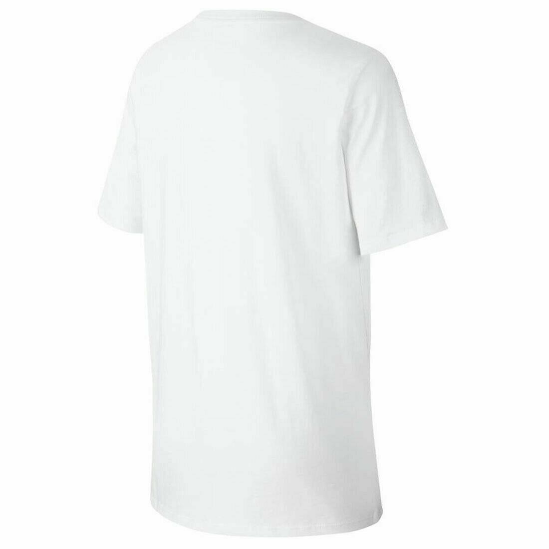 Белая футболка унисекс сбоку. Футболка белая перед зад. Черная футболка на белом фоне. Белая футболка сзади. Футболка спереди и сзади.