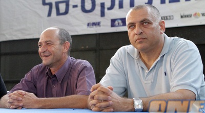 עמוס פרישמן עם שי שני. &qout;עושים הכל כדי לתת לנבחרות תנאים להצלחה&qout; (יוסי ציפקיס)