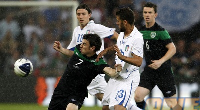 נוצ´רינו מנסה לעצור את קולמן (רויטרס)