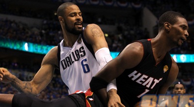 כריס בוש מול טייסון צ´נדלר (GettyImages)