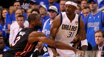 דוויין ווייד שומר על ג´ייסון טרי (GettyImages)