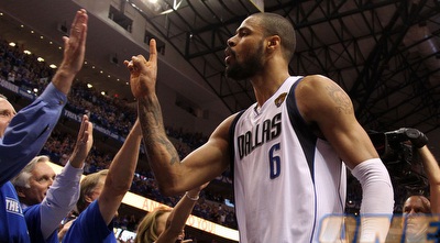 טייסון צ´נדלר מסמן מי מספר 1 אחרי משחק מעולה שלו (GettyImages)