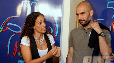 אחינועם ניני מנסה לשכנע את פפ גוארדיולה (יניב גונן)