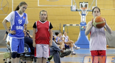 נעמה שפיר ודור העתיד בכדורסל (יוסי ציפקיס)