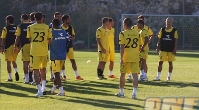 שחקני בית&qout;ר ירושלים. גם הם מודאגים מאוד מהמצב (גיא בן זיו)