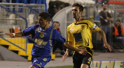 בנאדו שומר על בוזגלו (גיא בן זיו)