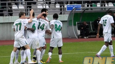 שחקני לנצ´אראן חוגגים שער. לא ממש מתרגשים ממכבי (האתר הרשמי של לנצ´אראן)