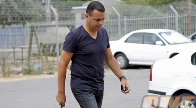 ניצן שירזי מגיע לחקירה. במשטרה מתכוונים לזמנו פעם רביעית (יוסי ציפקיס)