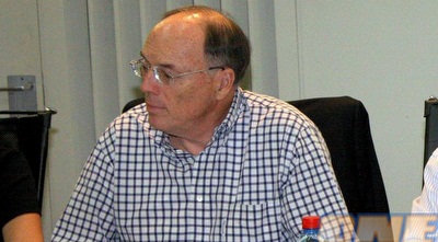 אבנר קופל ושמואל שניצר (יניב גונן)