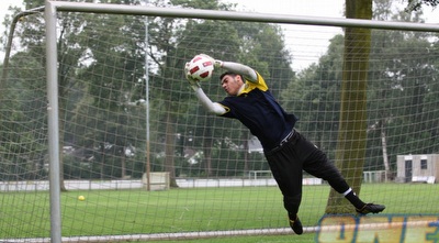 גם יוסי גינצבורג יודע להתעופף (האתר הרשמי של מכבי תל אביב)