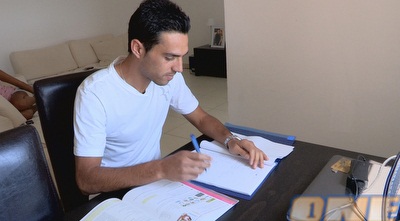 זהבי עושה שיעורים באיטלקית: הם לא מבינים מילה באנגלית (לירון לוי) זהבי עושה שיעורים באיטלקית: הם לא מבינים מילה באנגלית (לירון לוי)