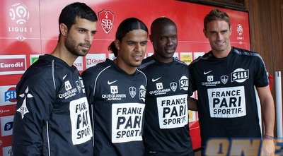 קולמה ועדן בן בסט מוצגים (אתרה הרשמי של ברסט) 